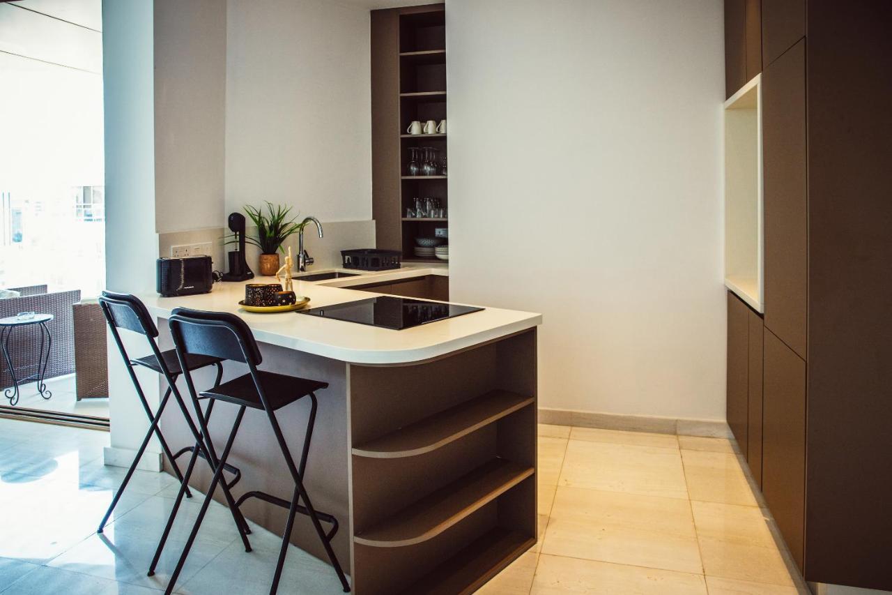 Phaedrus Living: 360 Tower Luxury Flat Apartment Nicosia Exterior photo