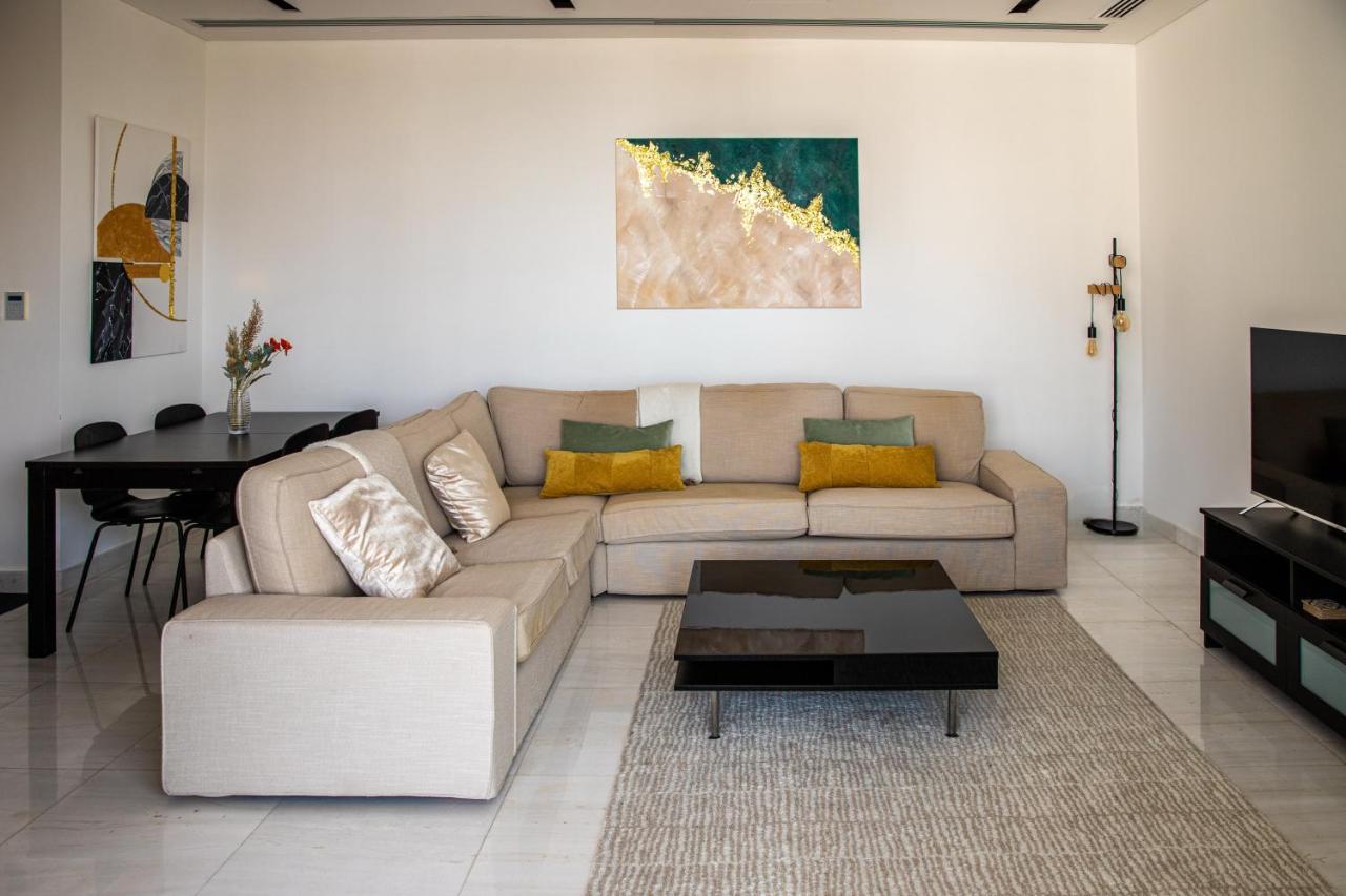 Phaedrus Living: 360 Tower Luxury Flat Apartment Nicosia Exterior photo