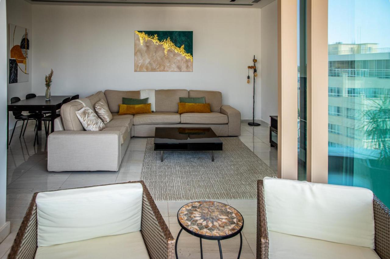 Phaedrus Living: 360 Tower Luxury Flat Apartment Nicosia Exterior photo